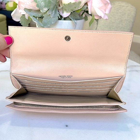 Bottega Veneta leather wallet with snap - Picture 4 of 14